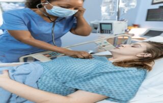 Doctor-checking-sick-patient-in-hospital-bed