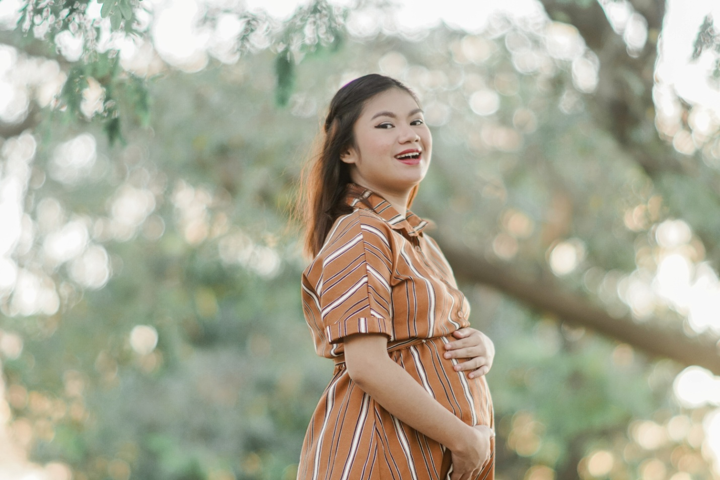 pregnant-woman-smiling