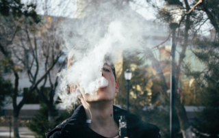 A-Man-using-vape